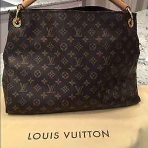 Louis Vuitton Artsy MM Monogram Handbag
